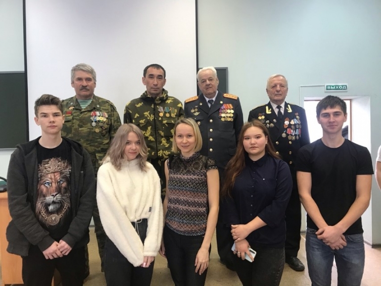 «ПОКА МЫ ПОМНИМ – МЫ ЖИВЕМ» встреча студентов Миасского городского округа с участниками боевых действий
