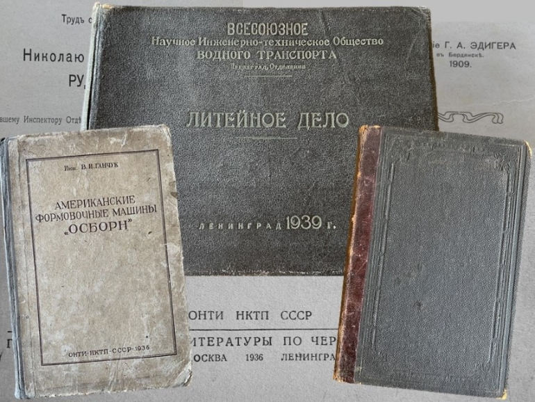 Необычные книги в библиотеке колледжа