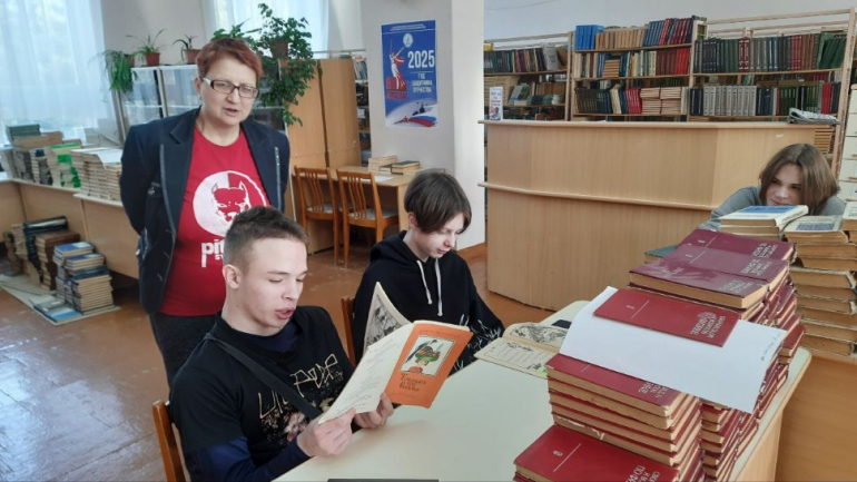 17 февраля Н.В. Пензина провела для студентов гр.146  классный час" Язык родной - будь со мной"